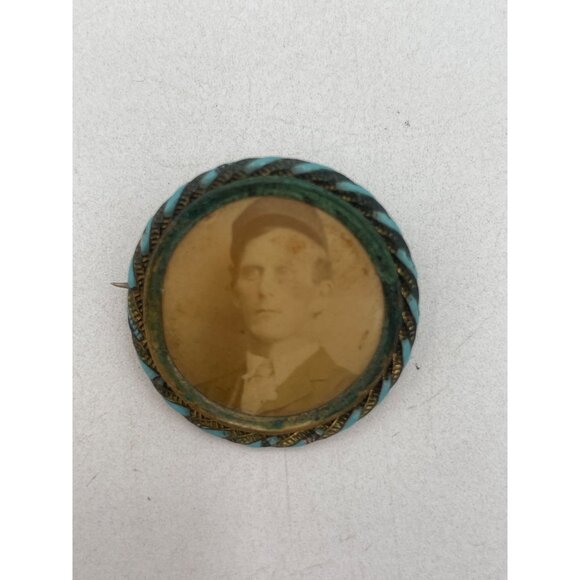 Victorian Photo Pin Antique Displayed on Crocheted Miniature Doily - Picture 5 of 5